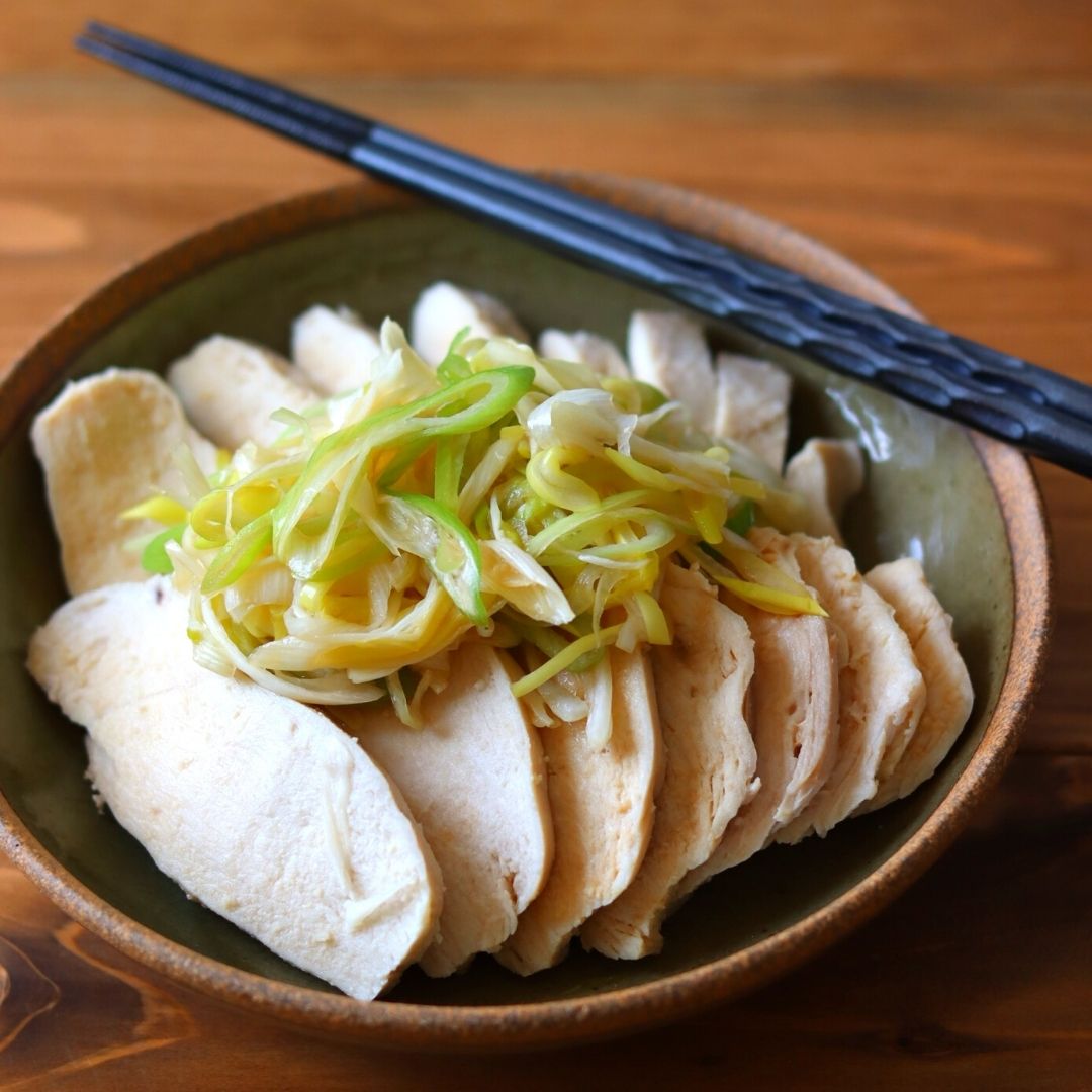 鶏むね肉とネギのさっぱりレンジ蒸し